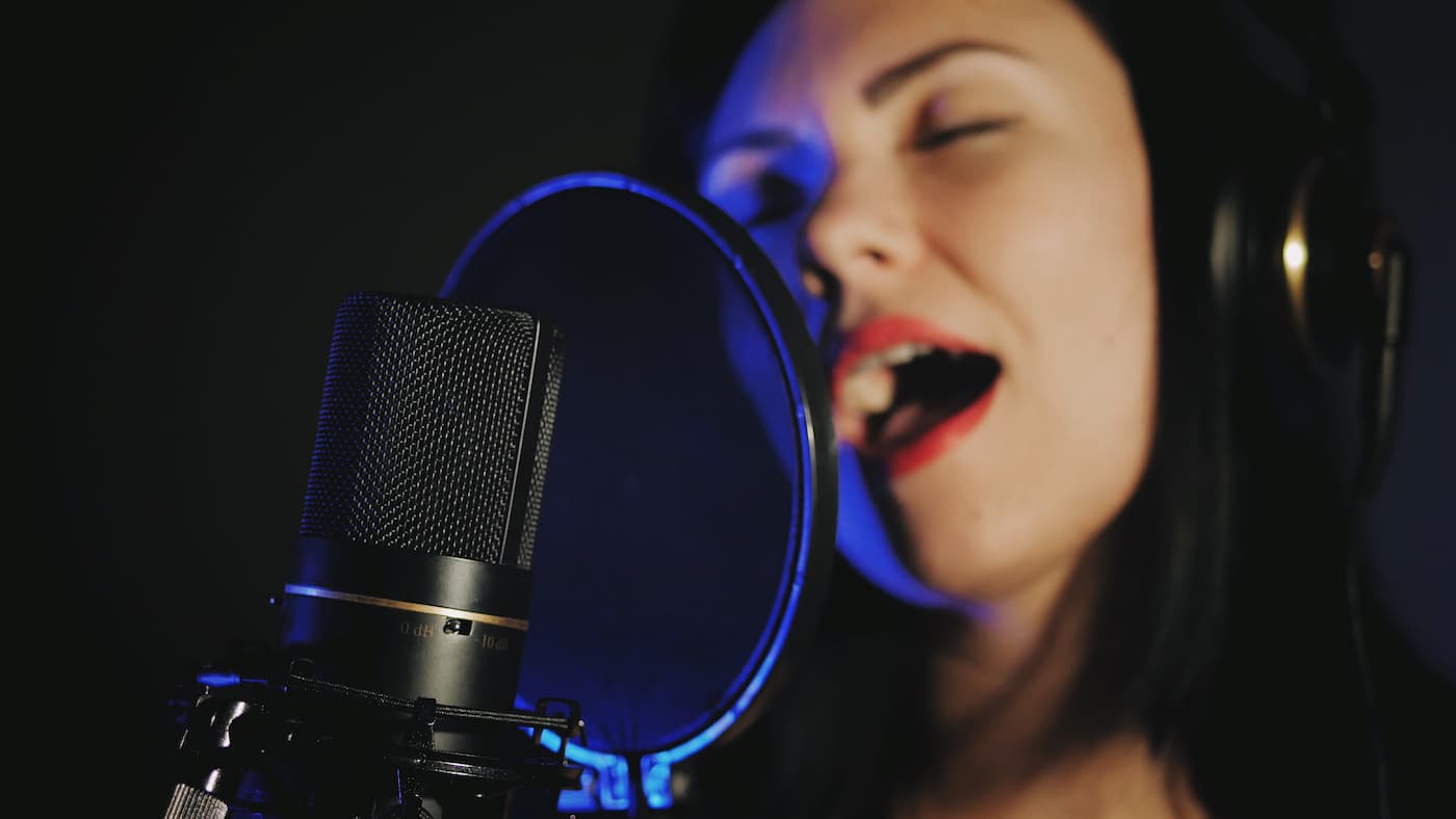 singer-woman audition
