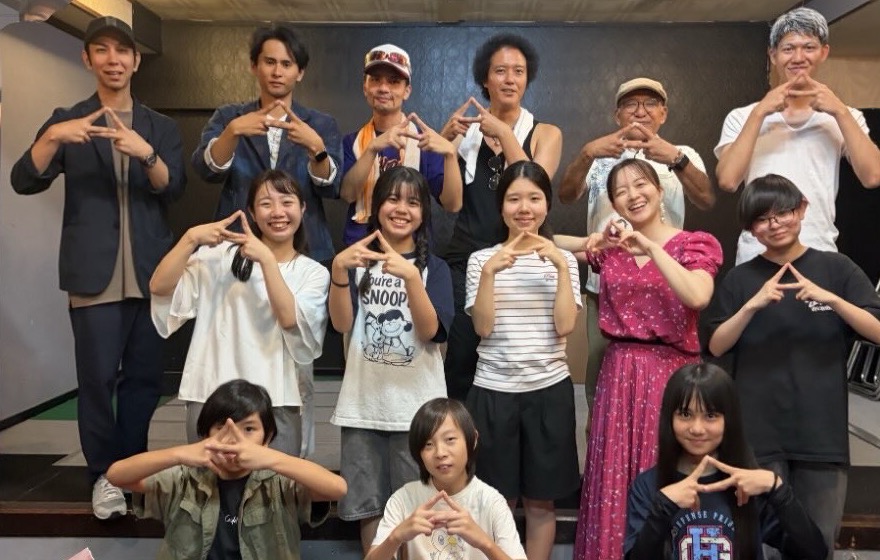 舞台「自治会パンデミック！」本番を終えた出演者の集合写真